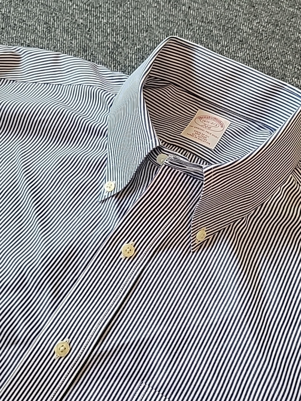 Brooks Brothers 346 Men's Shirt 16.5 2/3 Blue Striped Non-Iron Regular Fit OCBD
